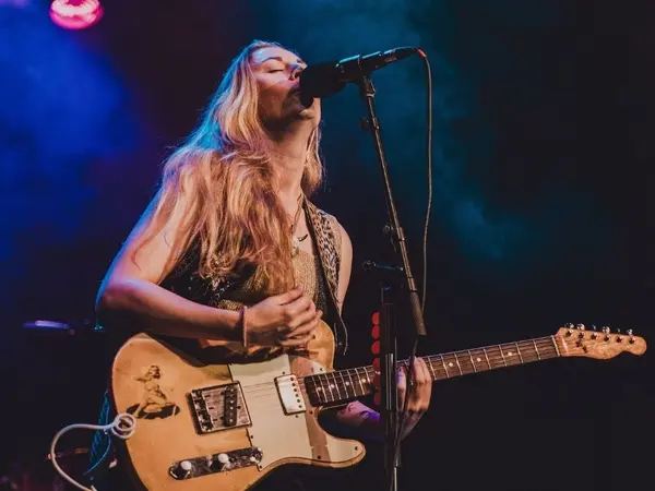 Titelbild JOANNE SHAW TAYLOR