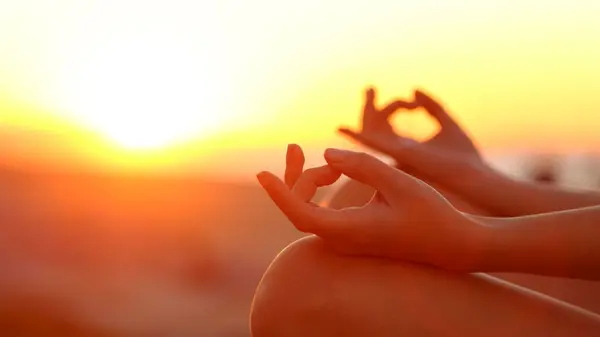 Titelbild YOGA+ - Körperübungen und Gebet