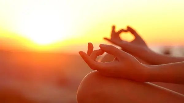 Titelbild YOGA+ - Körperübungen und Gebet