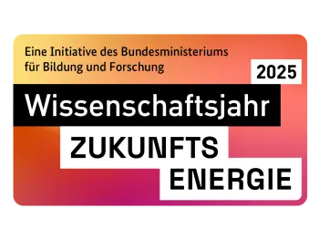 Titelbild Podiumsgespräch: The Art of Energy. Zukunftsenergie in Liter…