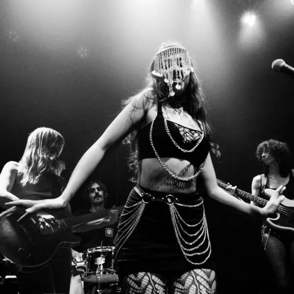 Titelbild Bella & The Bizarre