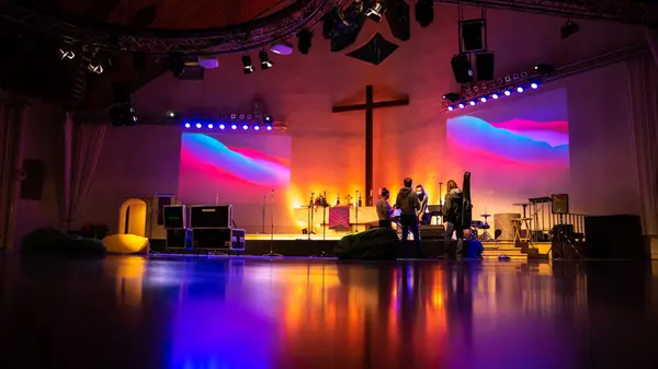 Titelbild Neustart-Gottesdienst - Die Sommerpause ist zu Ende!
