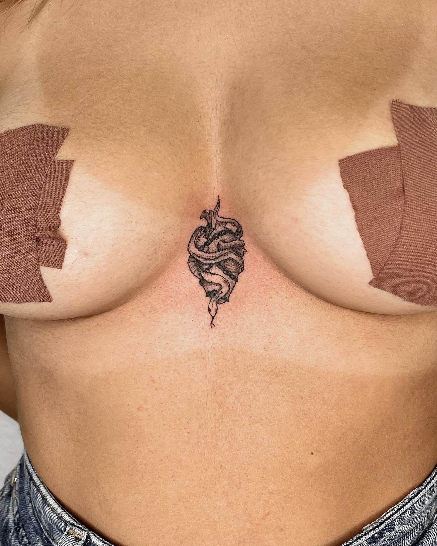 Galeriebild "Heart & Snake Tattoo"